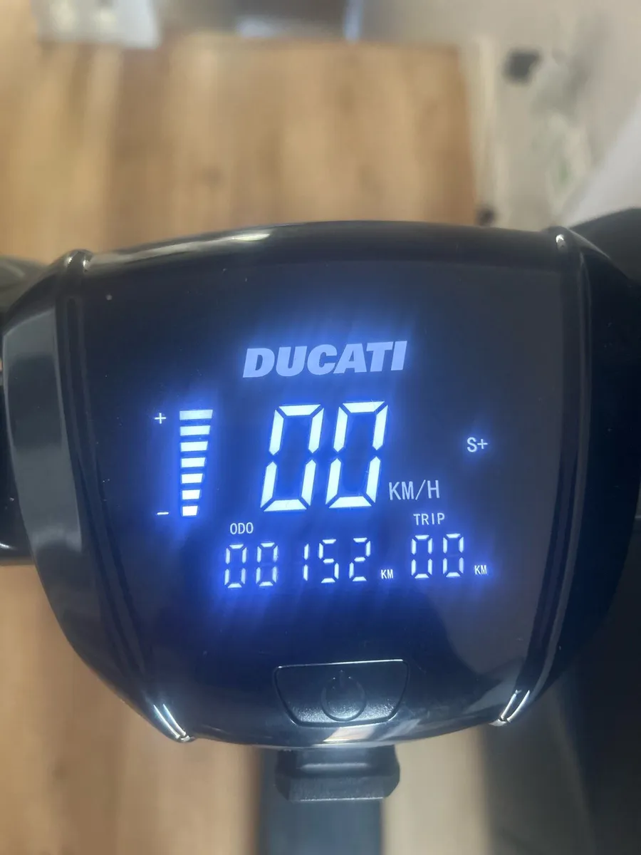 Ducati Pro 3 - E scooter - Image 1