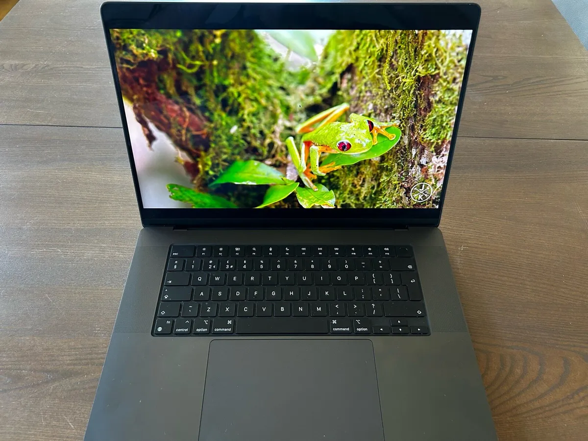 MacBook Pro M3 Pro 16” - Image 4