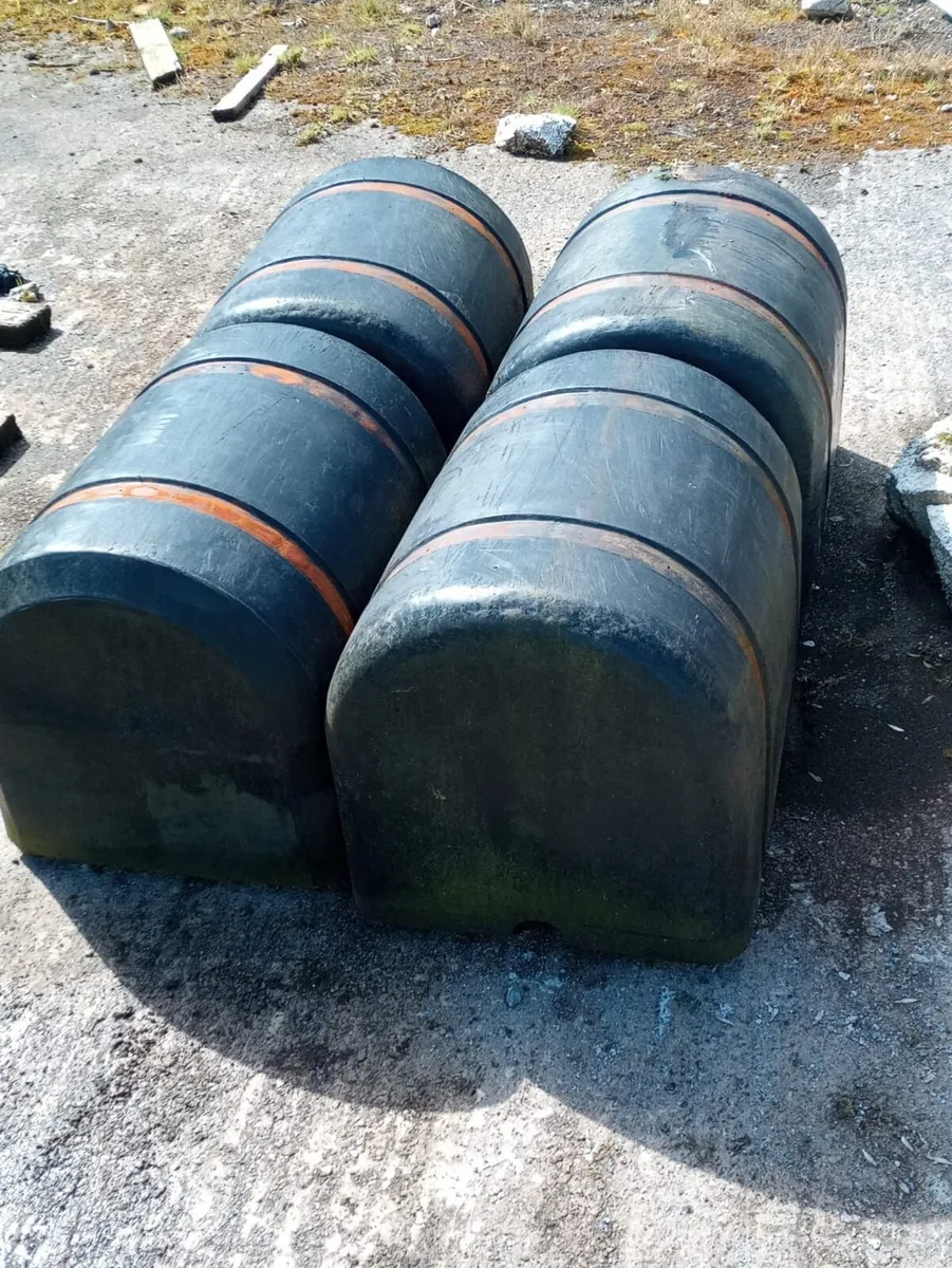 Plastic floats for boat jetty - Image 4