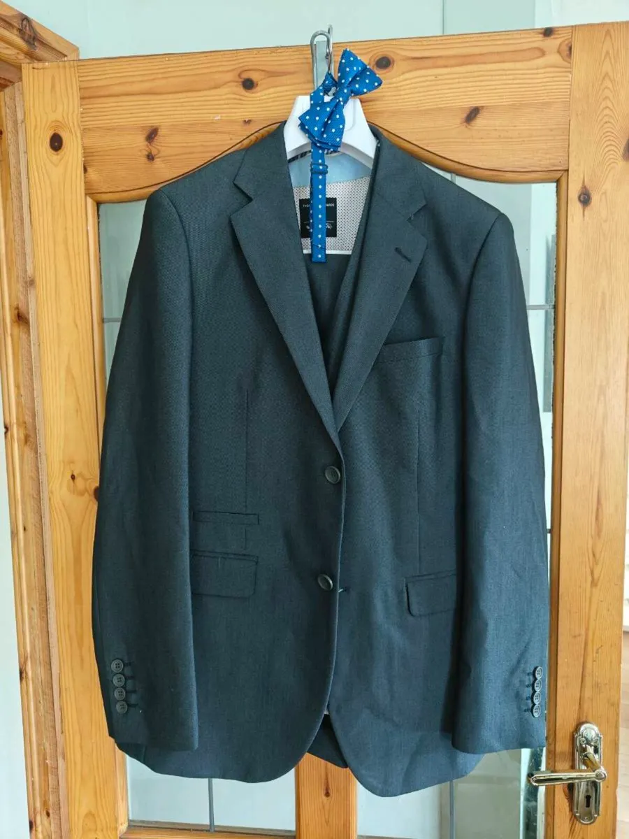 Thomson & Richards - 3 Piece Suit (34R) - Image 1