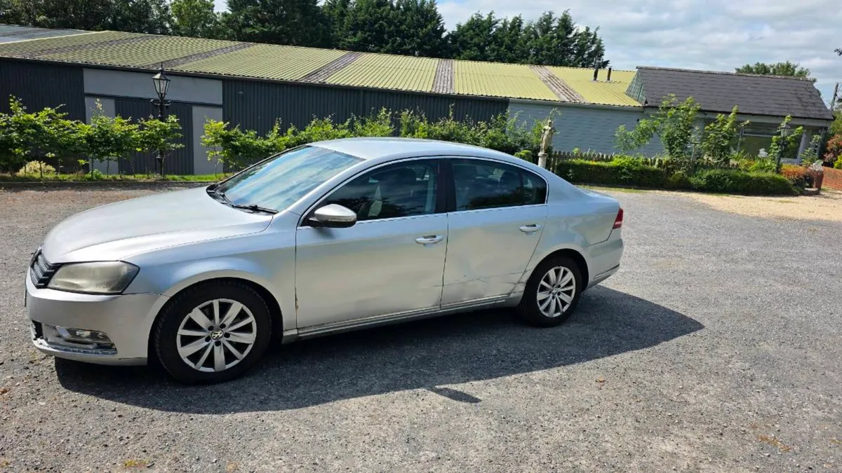 2013 Volkswagen Passat B7 2.0 D Automatic - Image 3