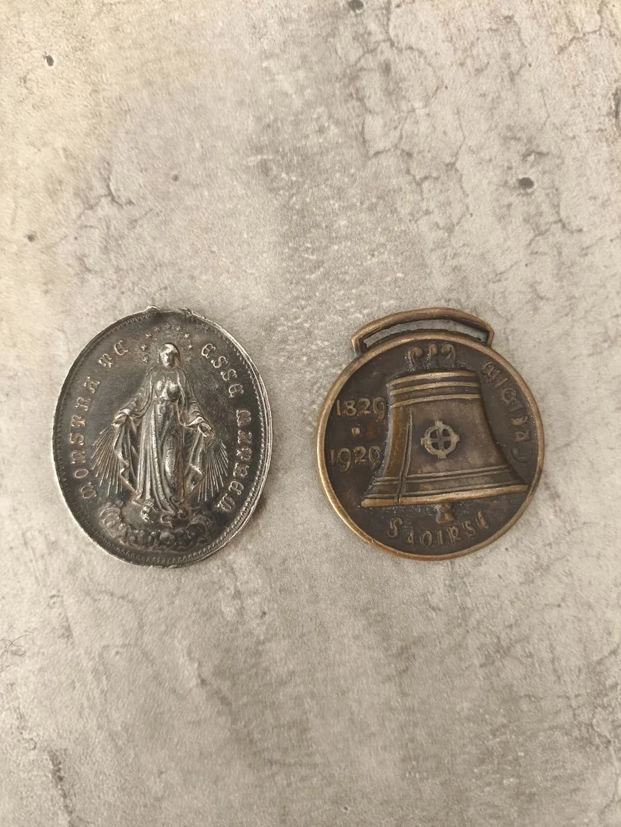 Old medals - Image 3