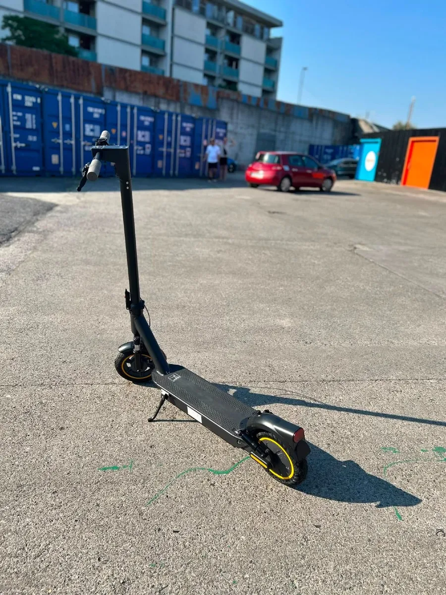 AOVOPRO ESMAX Electric Scooter - Image 2