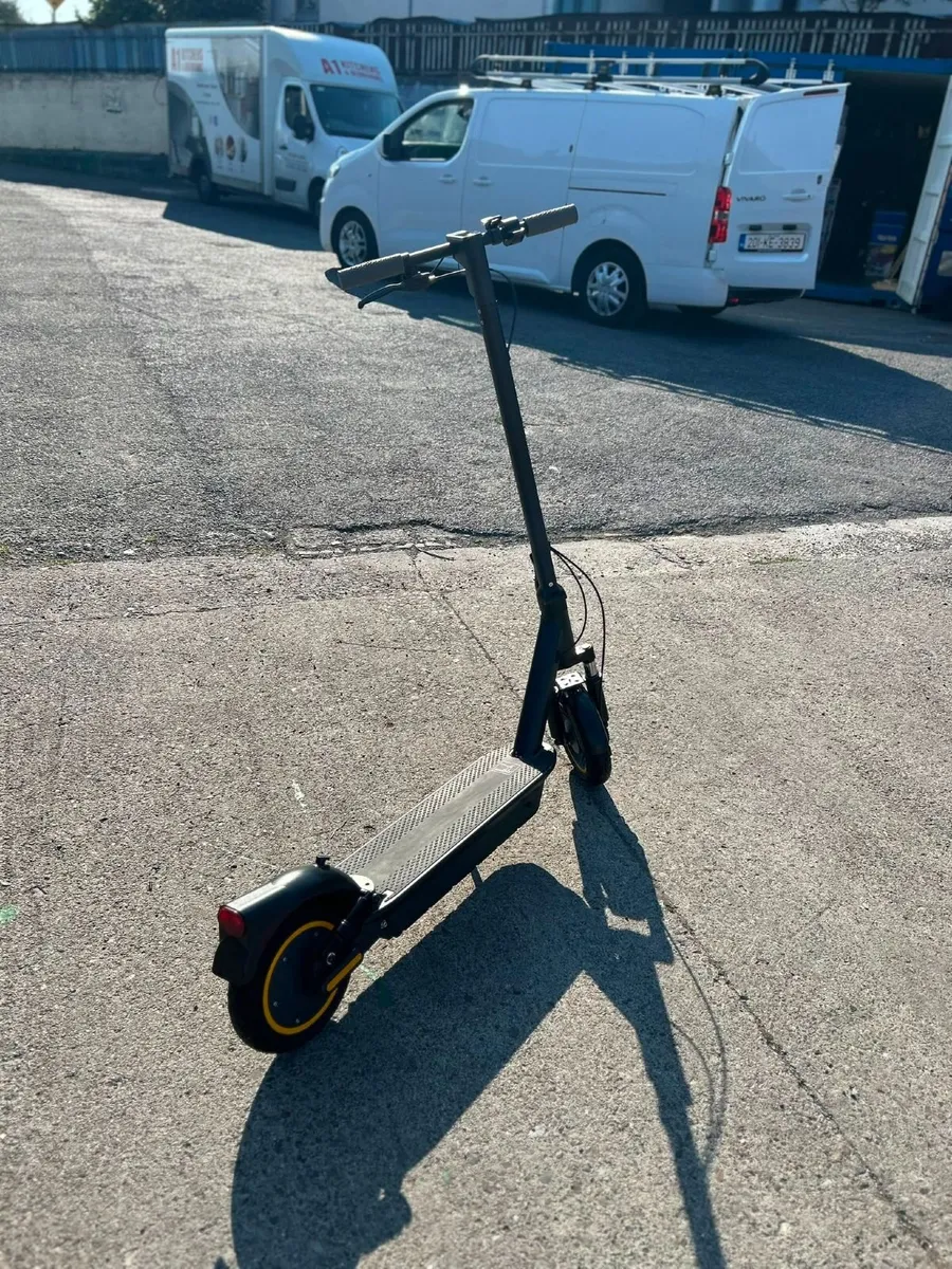 AOVOPRO ESMAX Electric Scooter - Image 3
