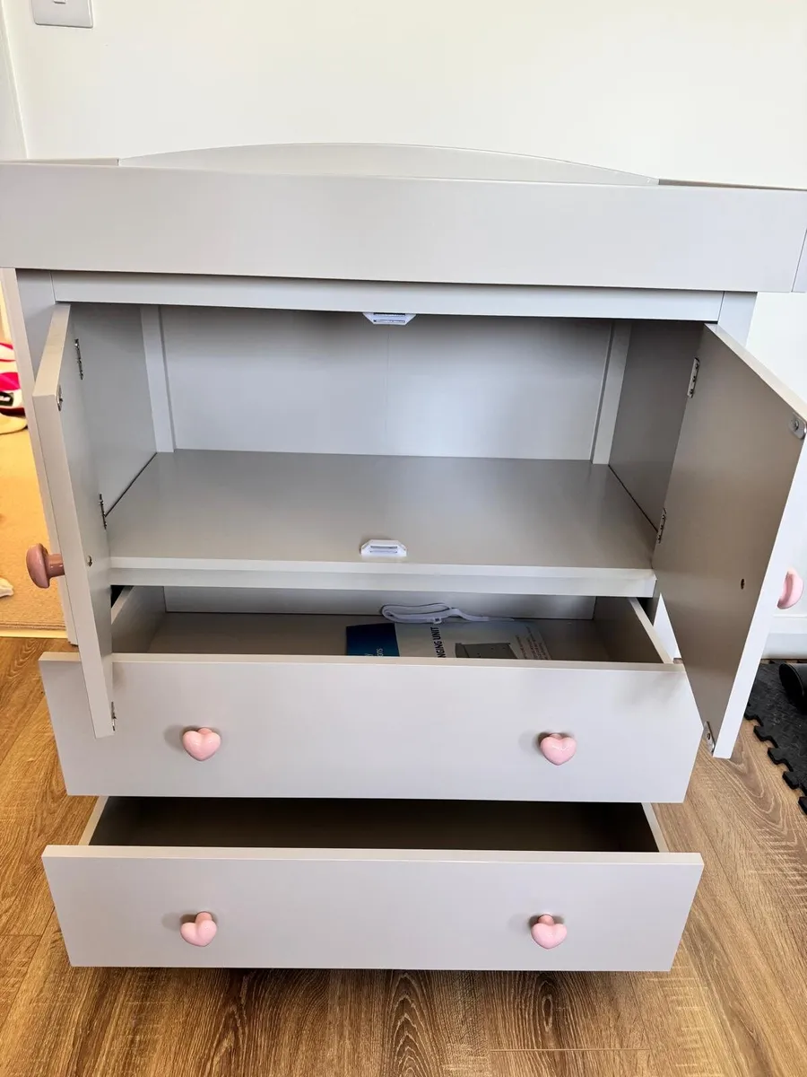 Mamia Grey Baby Changing Unit & Chest of Drawers - Image 1