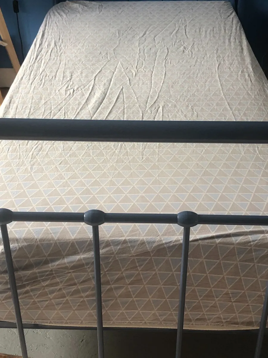 Single metal blue bed frame - Image 4