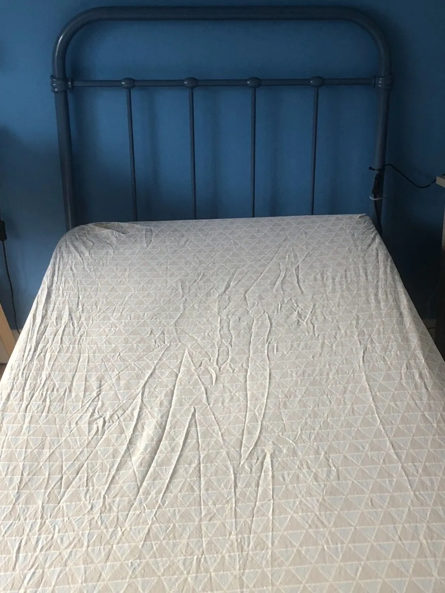 Single metal blue bed frame - Image 3