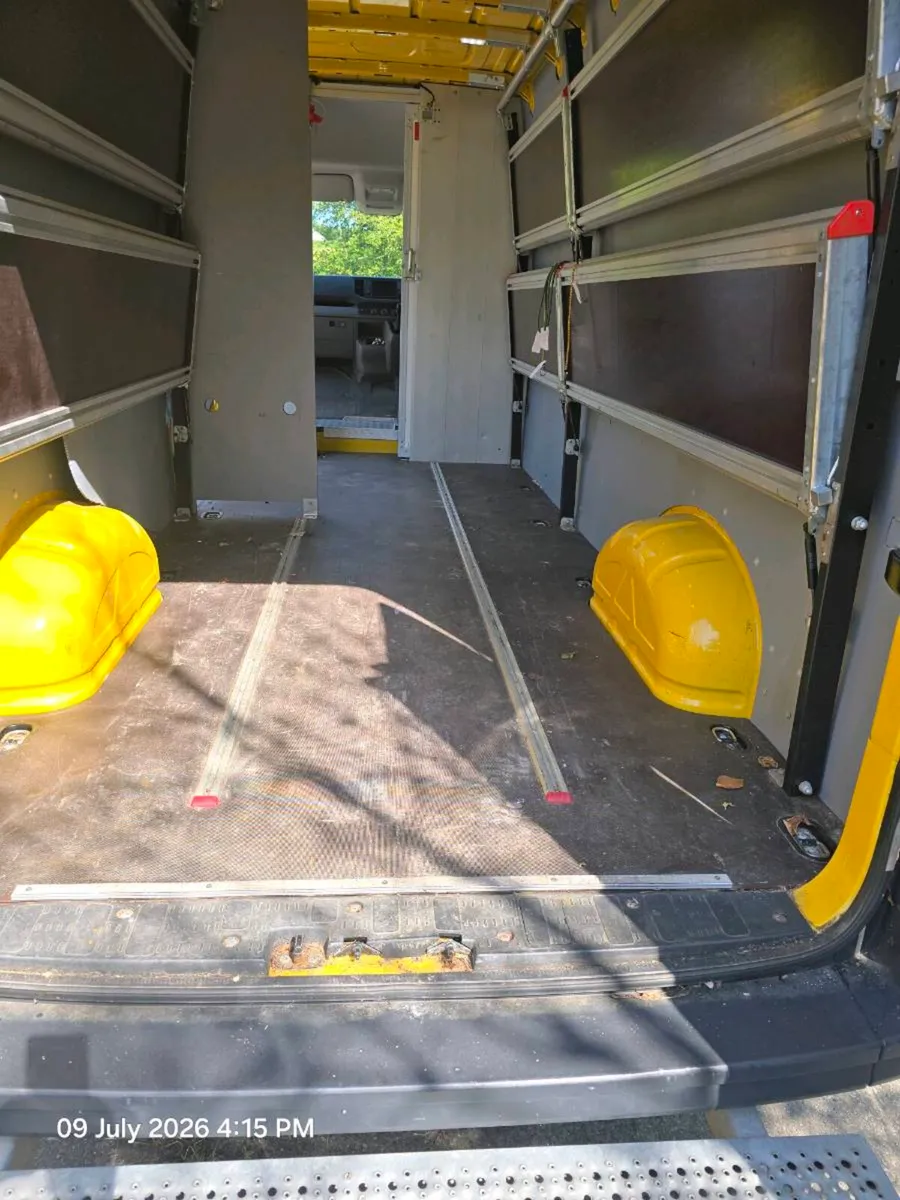 van - Image 2