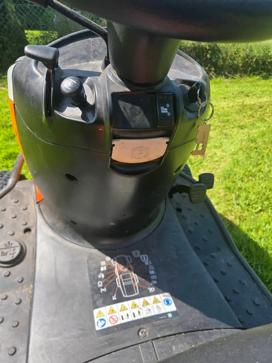 Stihl ride on lawn mower - Image 4