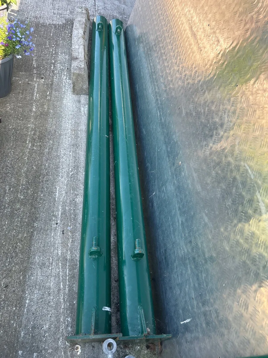 Pair of Gates with hangers and post - Image 3