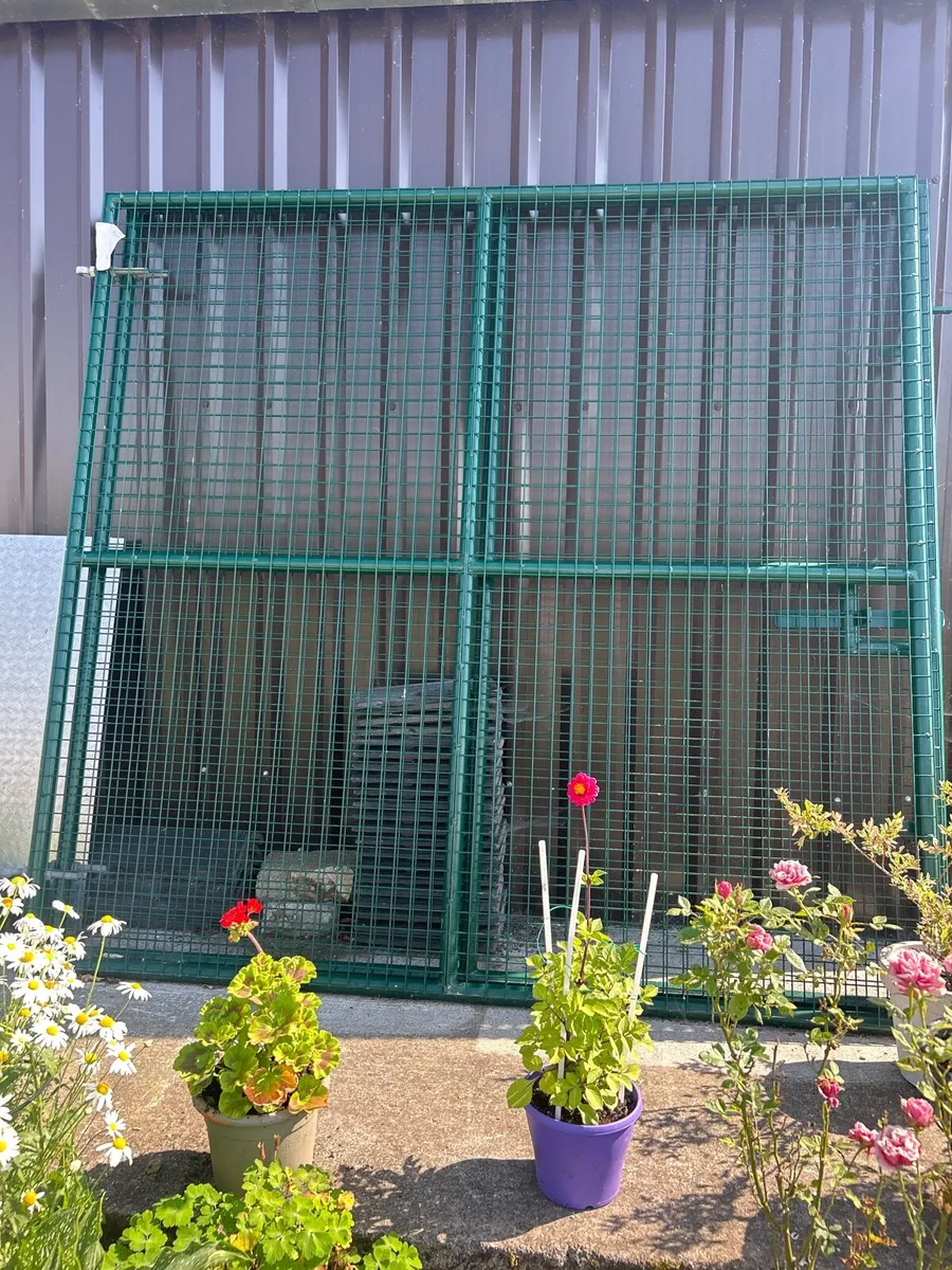 Pair of Gates with hangers and post - Image 1