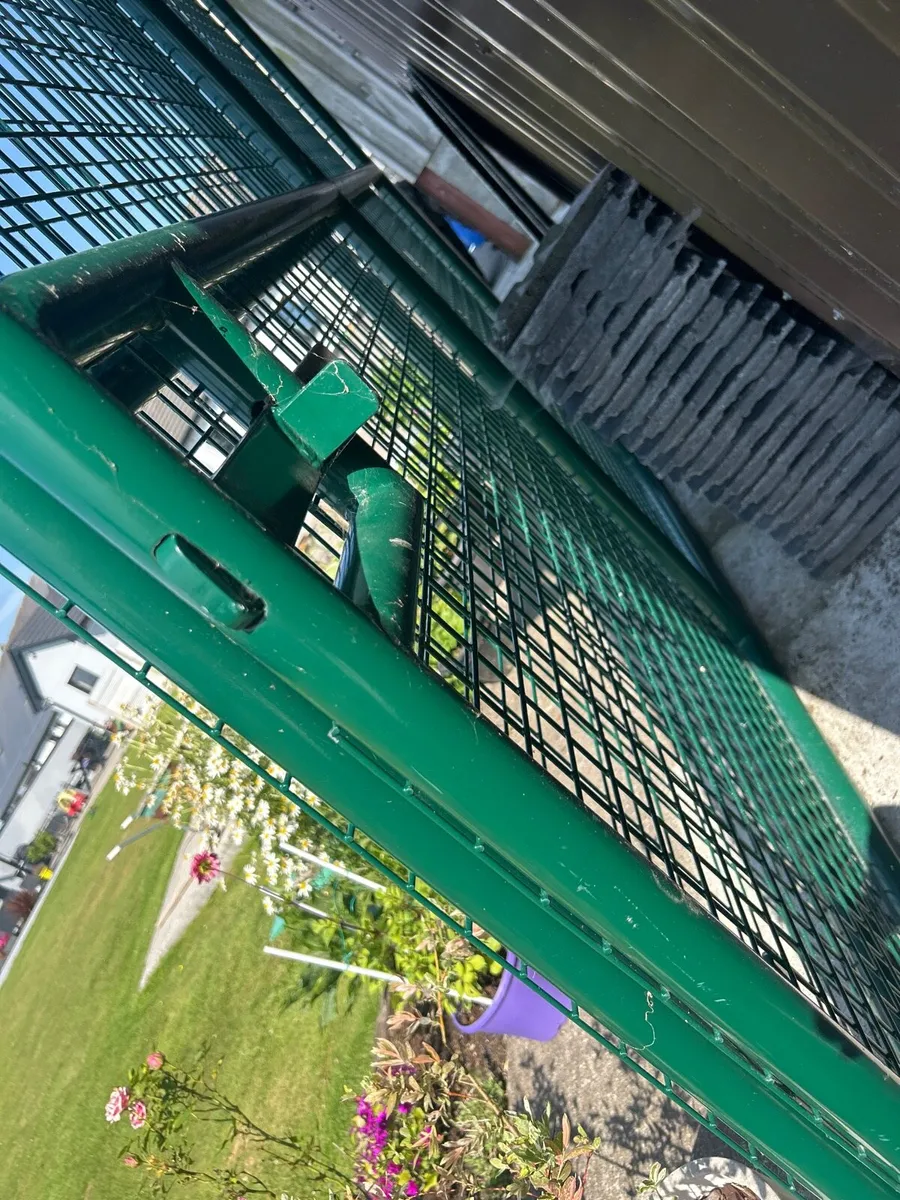 Pair of Gates with hangers and post - Image 2