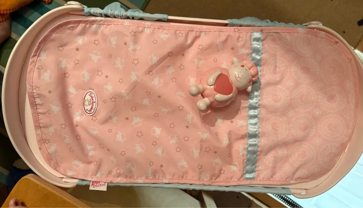 Dolls wardrobe and bed all in one - Image 1