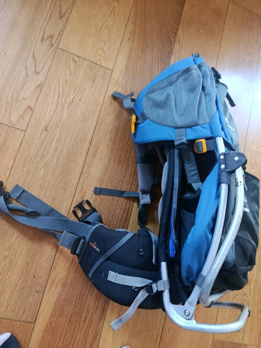 This is a Deuter Kid Comfort II child carrier back - Image 3