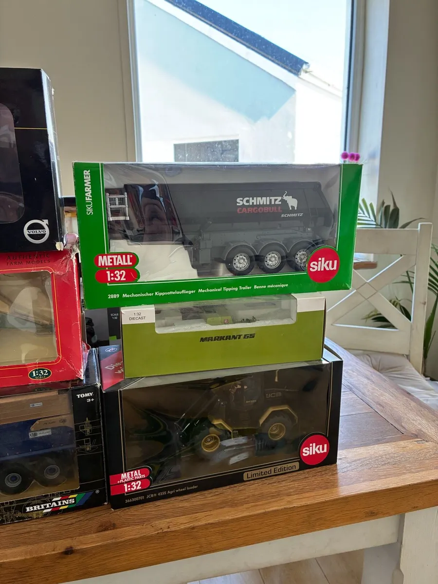 1:32 scale farm models - Image 1