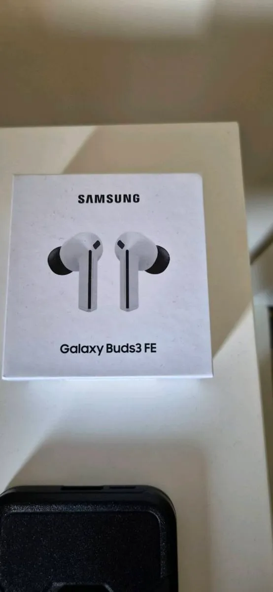 Samsung s23 FE & Galaxy Buds3 FE - Image 2