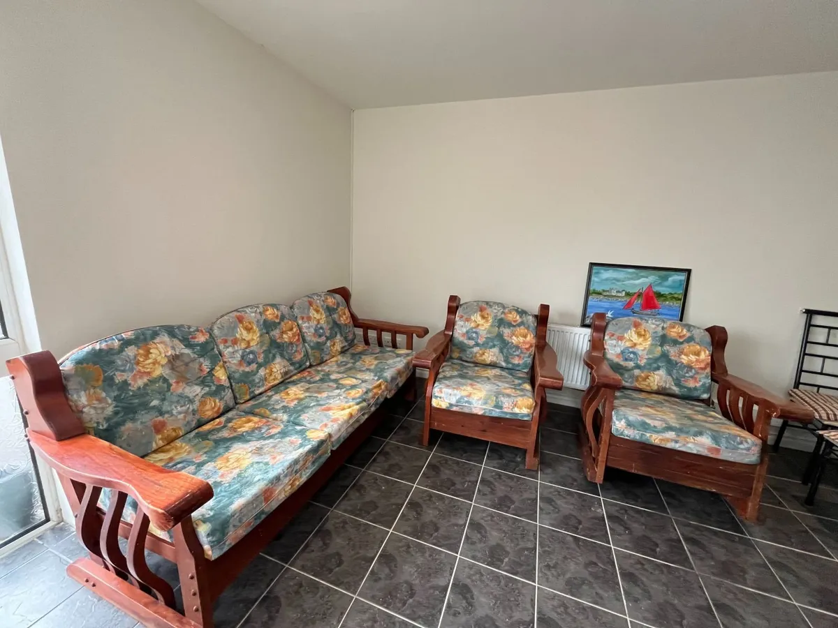Canadian solid wood 3-Piece Sofa Suite-€350 - Image 1