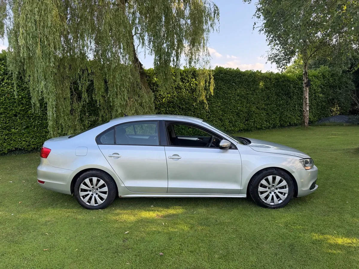 12 Volkswagen Jetta 1.6 Tdi Auto - Image 1