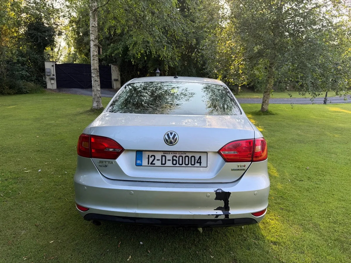 12 Volkswagen Jetta 1.6 Tdi Auto - Image 4