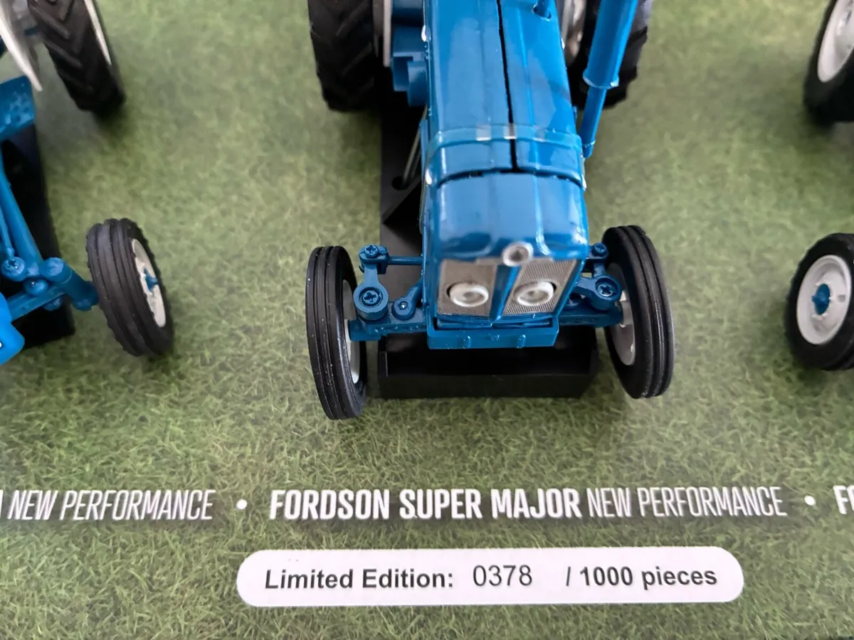 1:32 scale Fordson set - Image 3