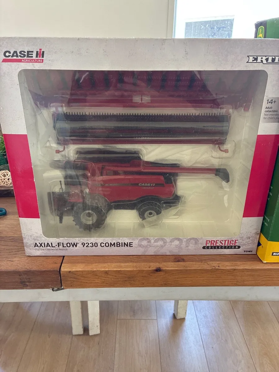 1:32 scale combines - Image 1