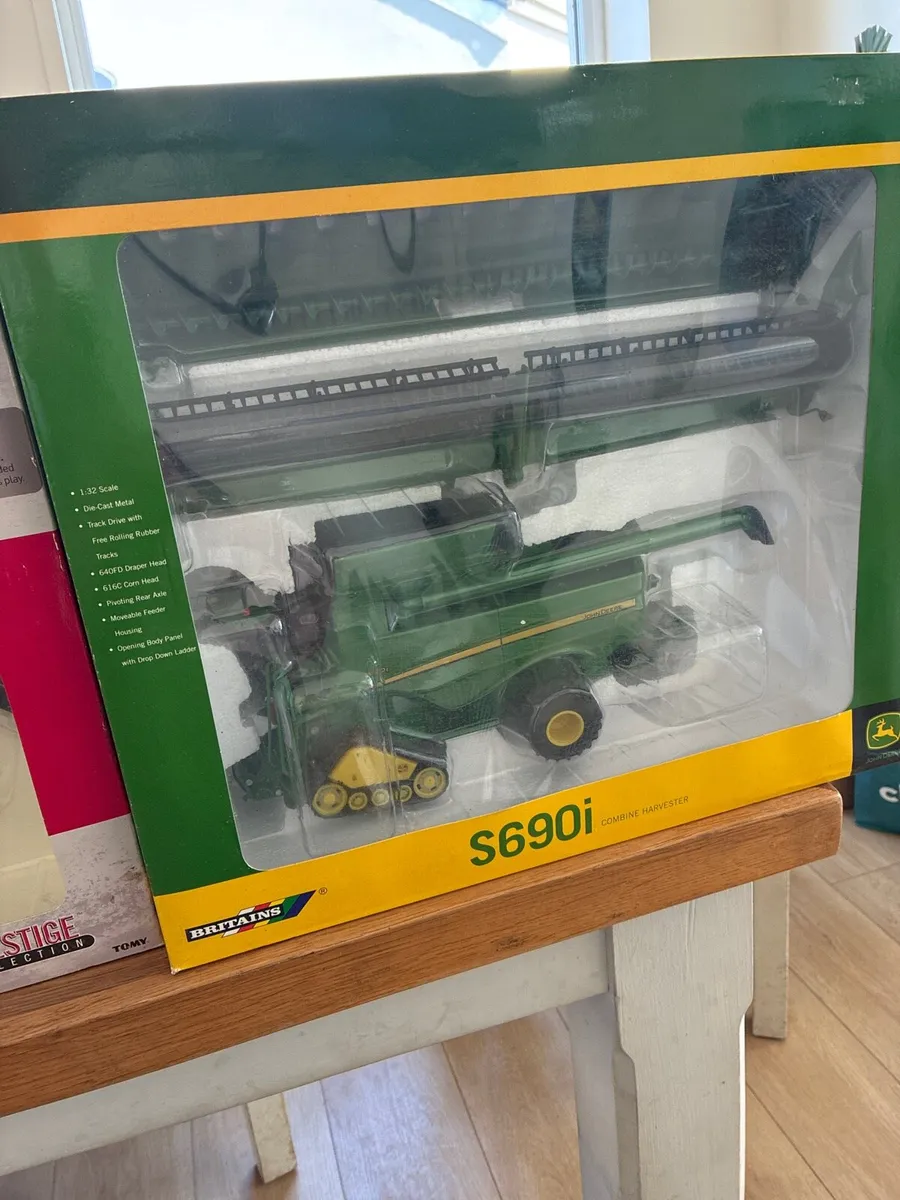 1:32 scale combines - Image 2
