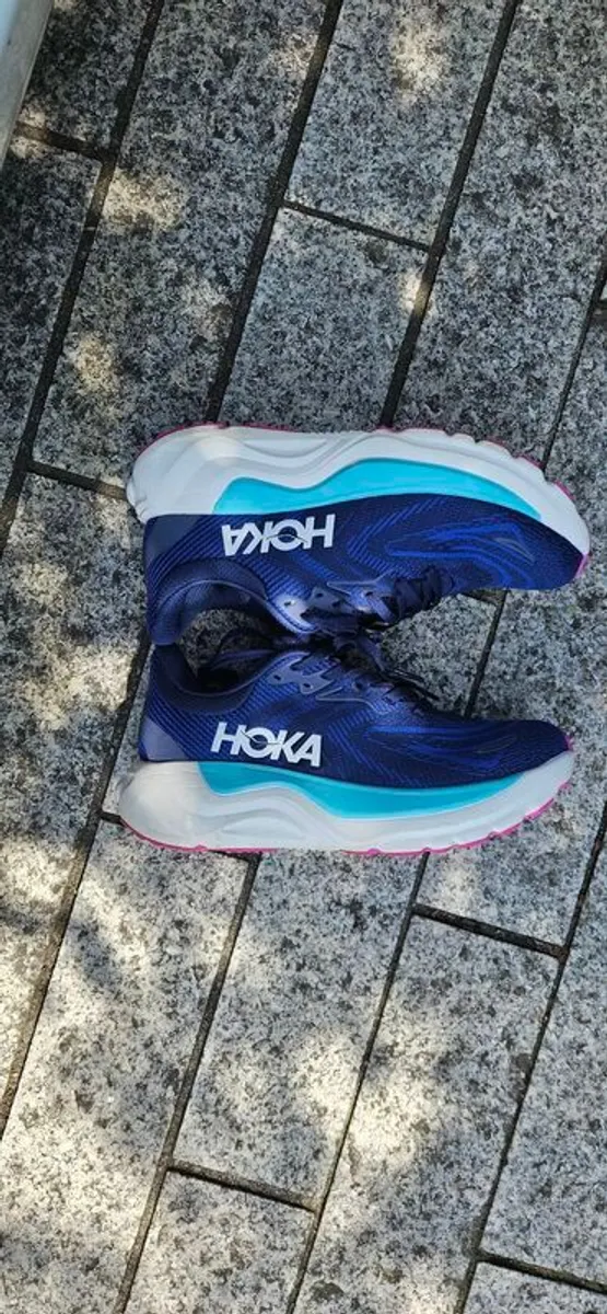 womens Hoka Arahi 8,size 5, brand new - Image 2