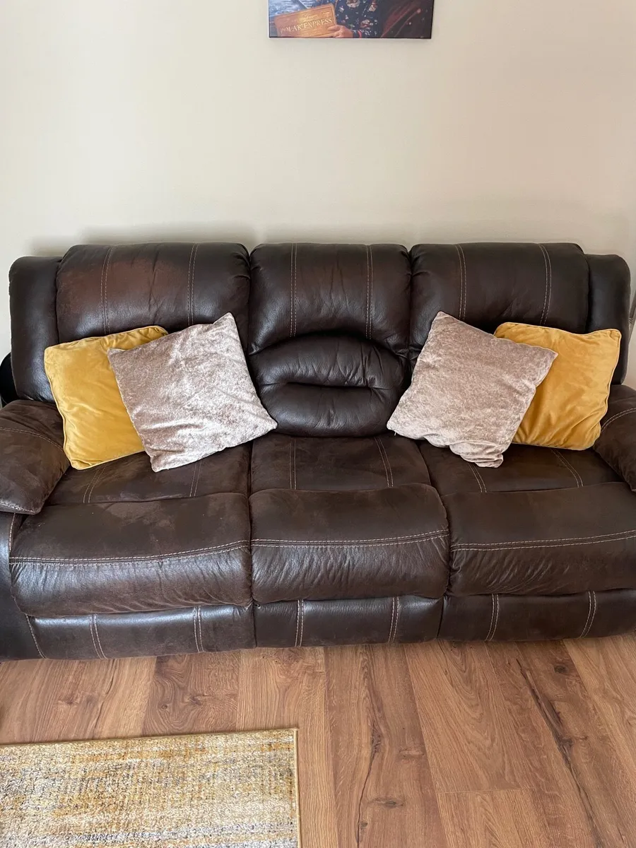 Couches - Image 2