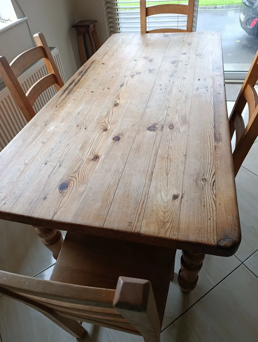 Table and 4 chairs - Image 2