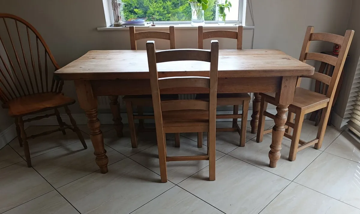 Table and 4 chairs - Image 3