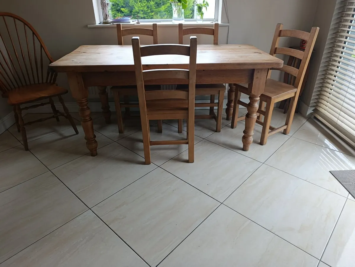 Table and 4 chairs - Image 4