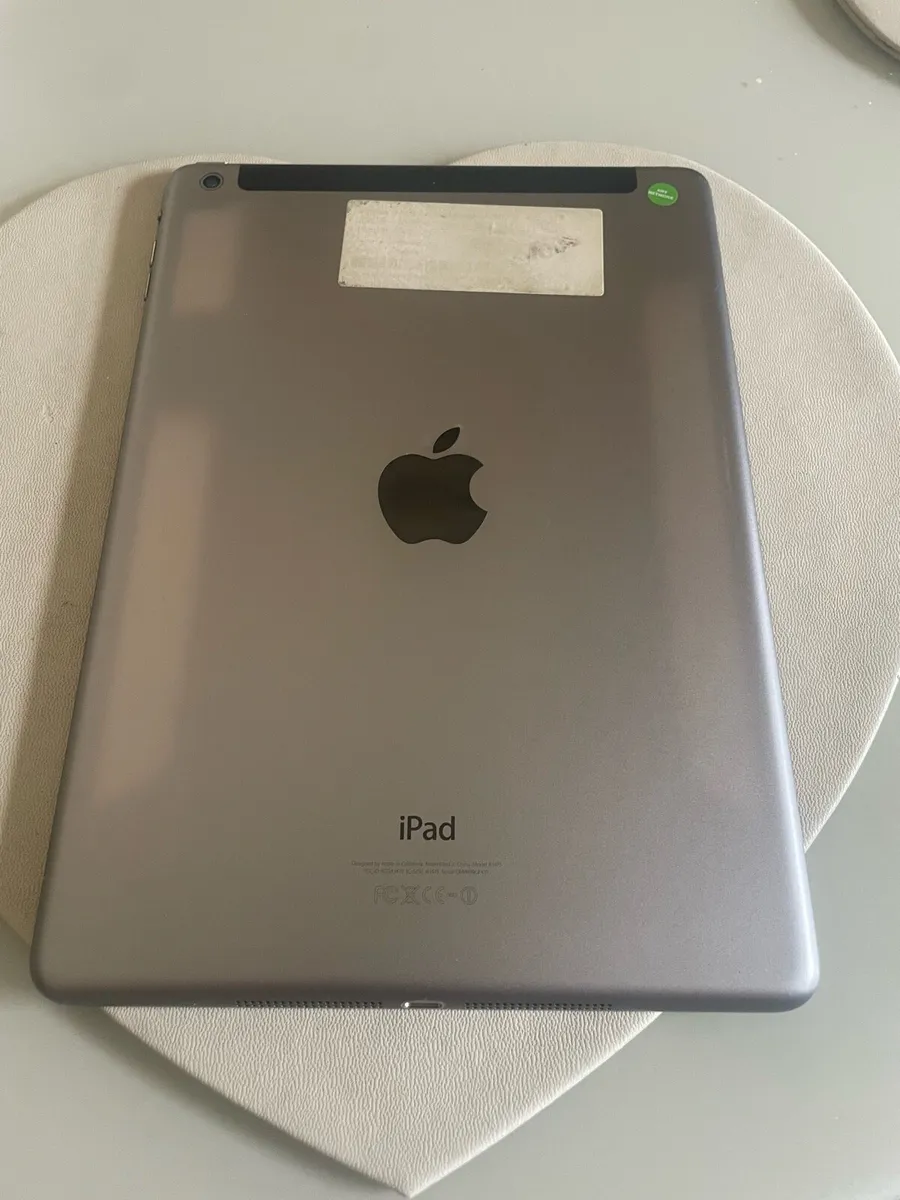 iPad Air in very good condition - Image 2