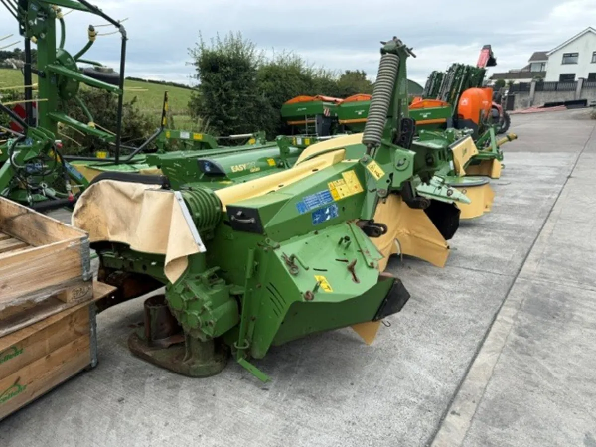 Used Krone ECF320CV 10ft Front Mower - Image 3