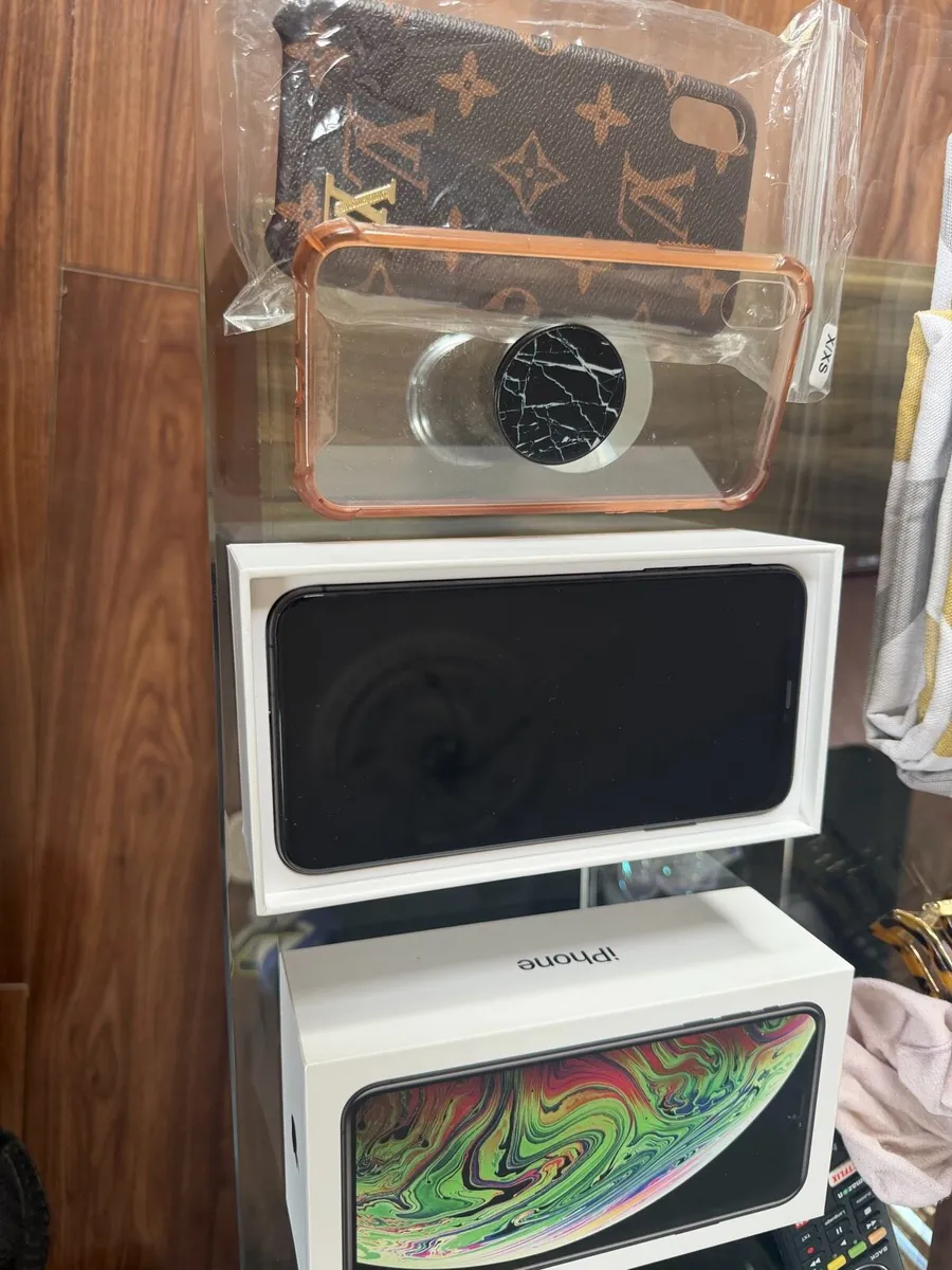 iPhone  Xs Max - Image 4