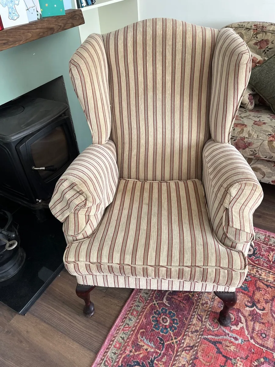 2 seater couch & 2 armchairs - Image 2