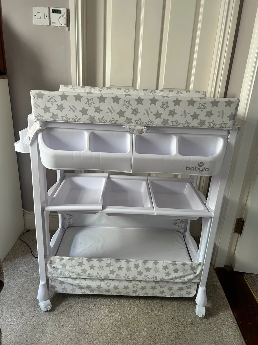 Baby changing table - Image 2