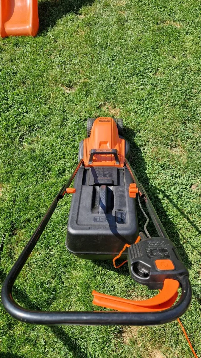 Black & Decker Electric Lawnmower 32cm 1200w - Image 3