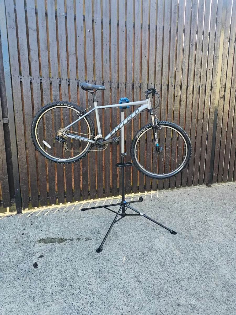 Bike and service stand - Image 1