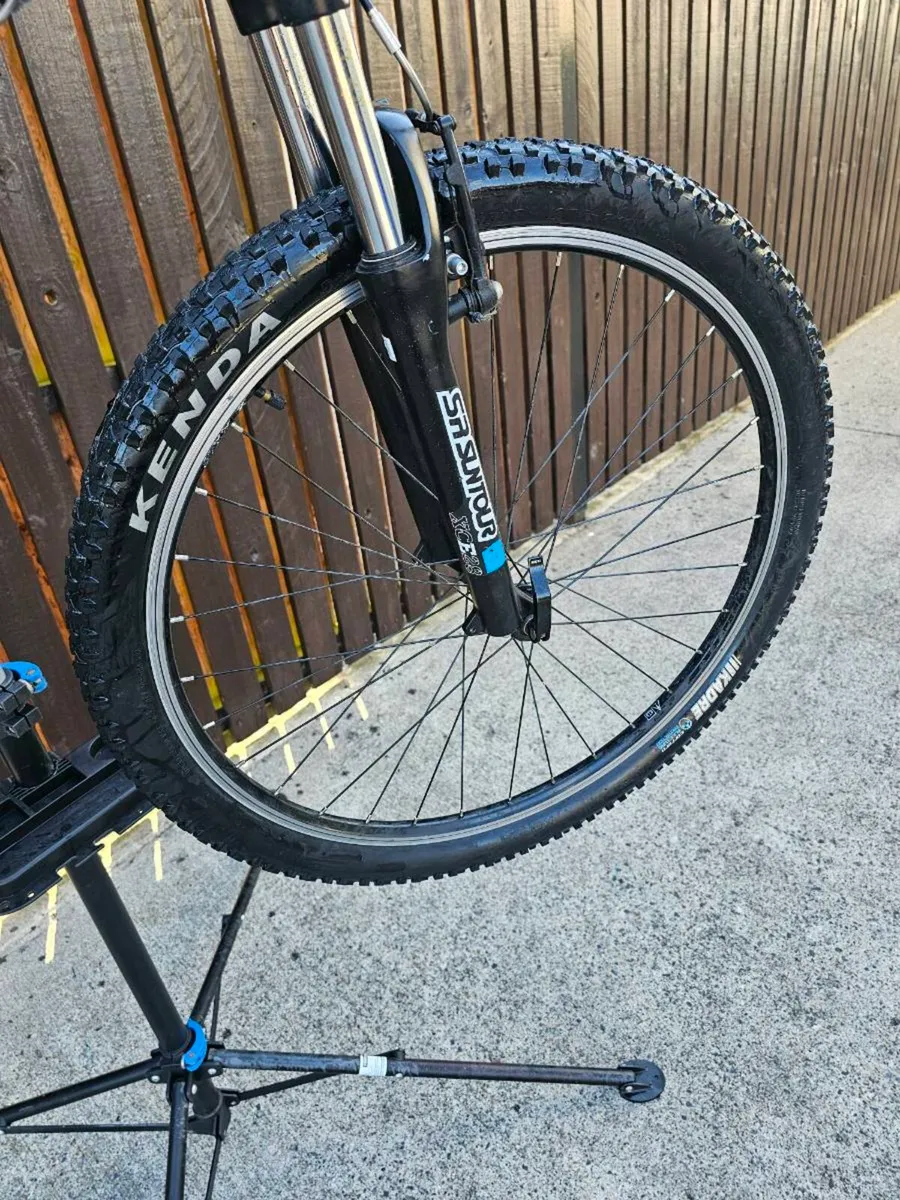 Bike and service stand - Image 2