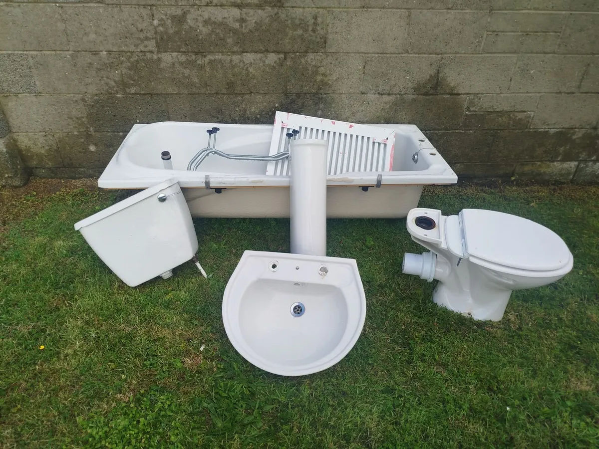 Bathroom set - Image 1