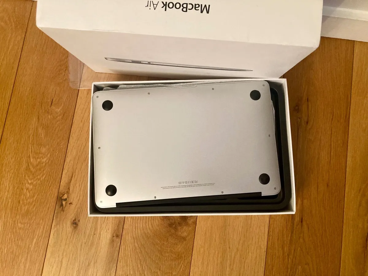Macbook Air 11" 2014 model - Image 3