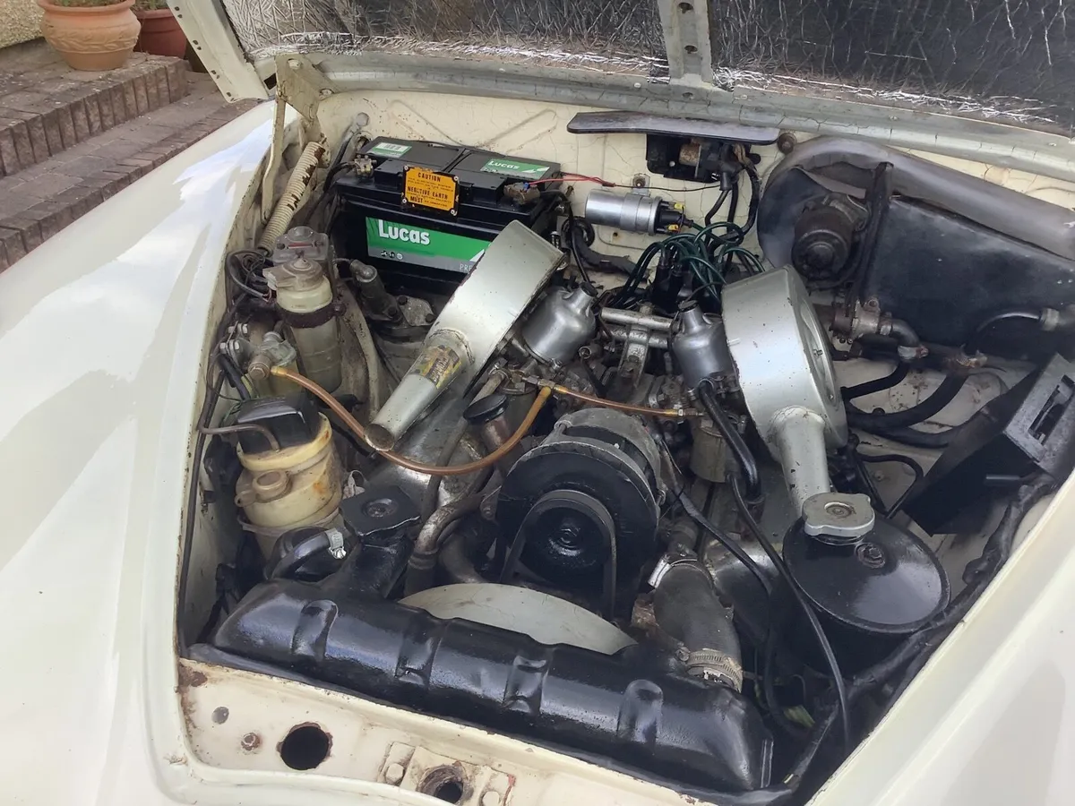 Daimler 250 1968 - Image 3