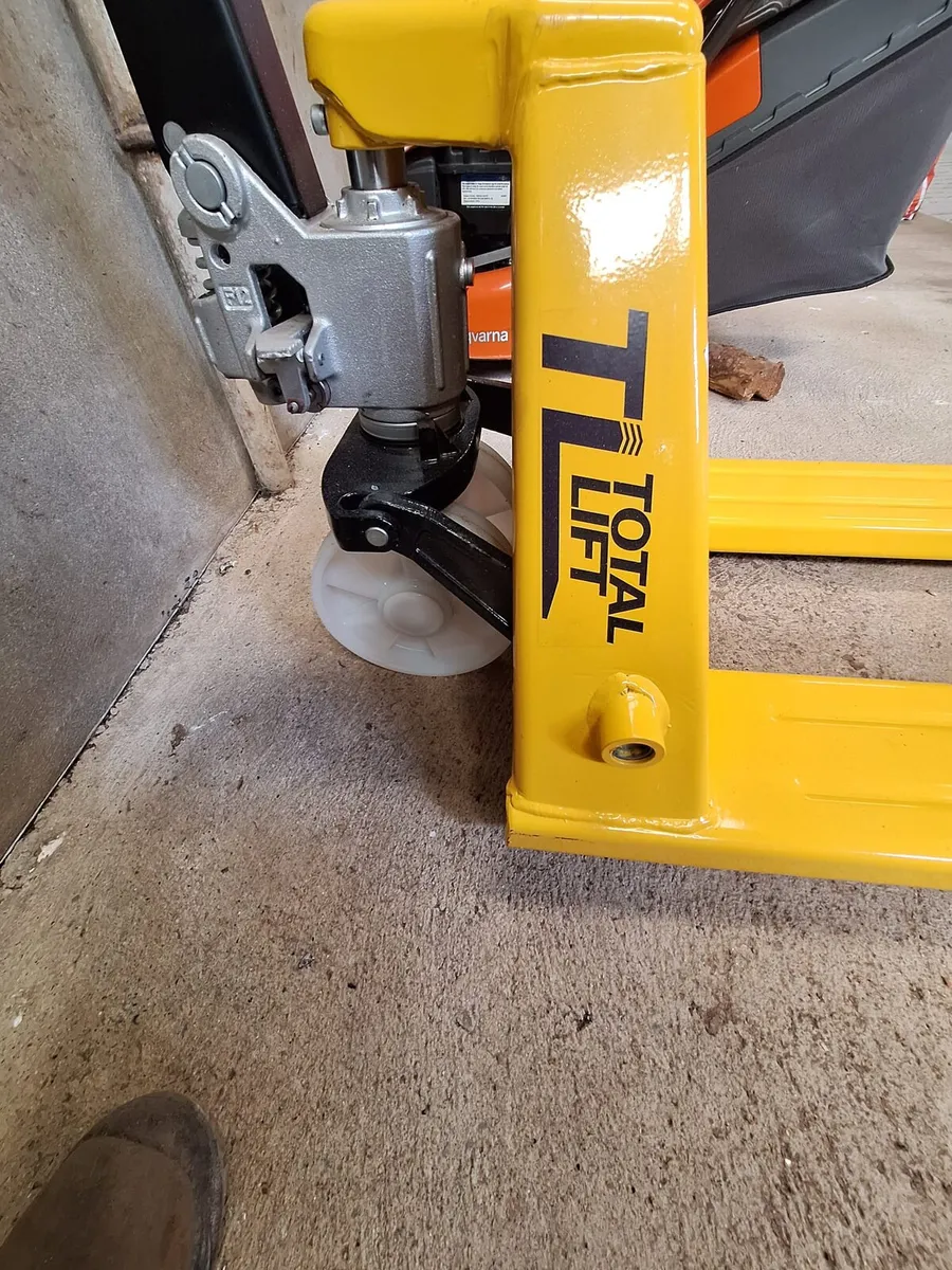 Hand Pallet Truck - Image 4