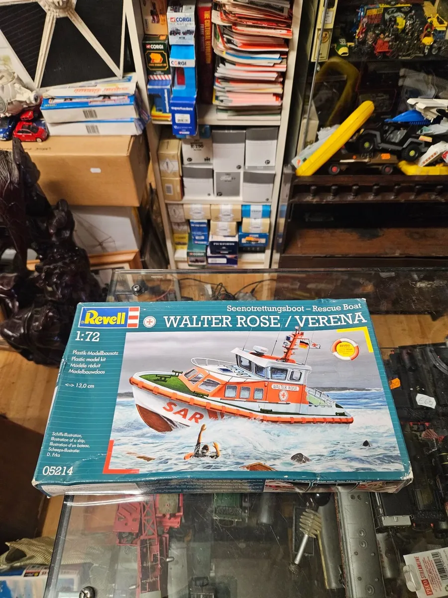 Airfix Revell Rescue Boat - Image 1