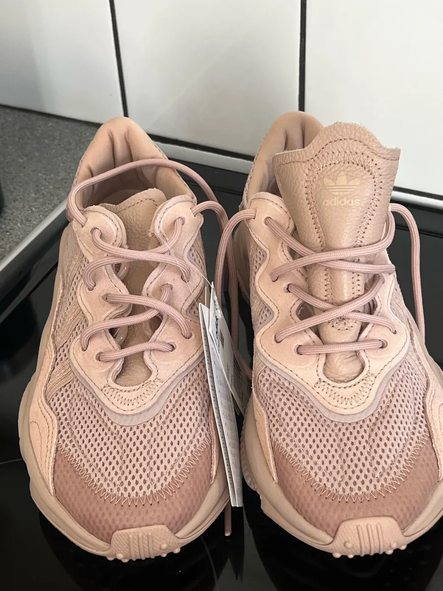 Ladies adidas OZWEEGO trainers size 7 €80 - Image 1