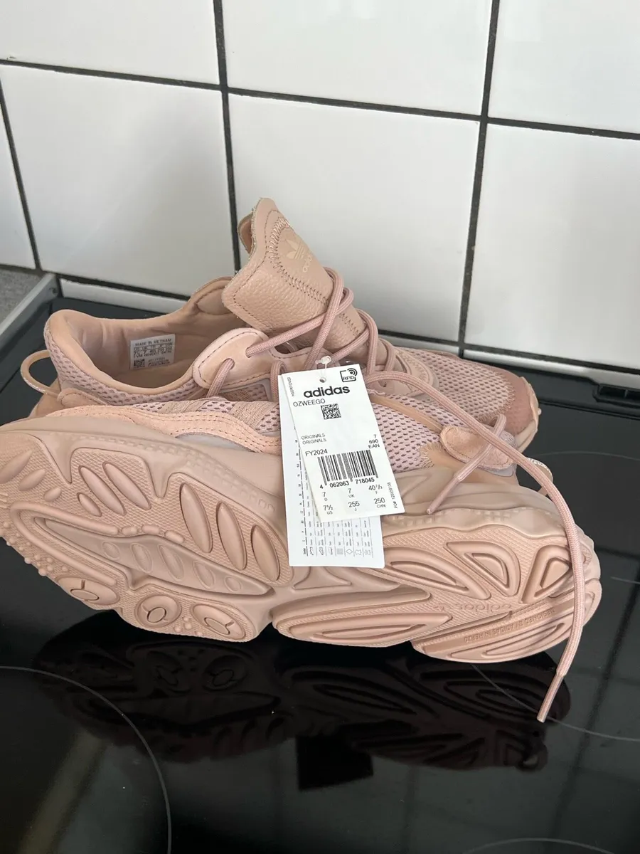 Ladies adidas OZWEEGO trainers size 7 €80 - Image 2