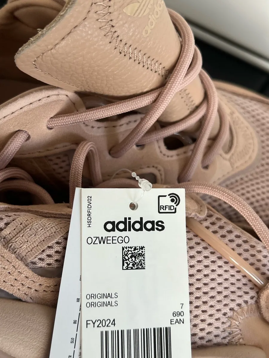 Ladies adidas OZWEEGO trainers size 7 €80 - Image 4