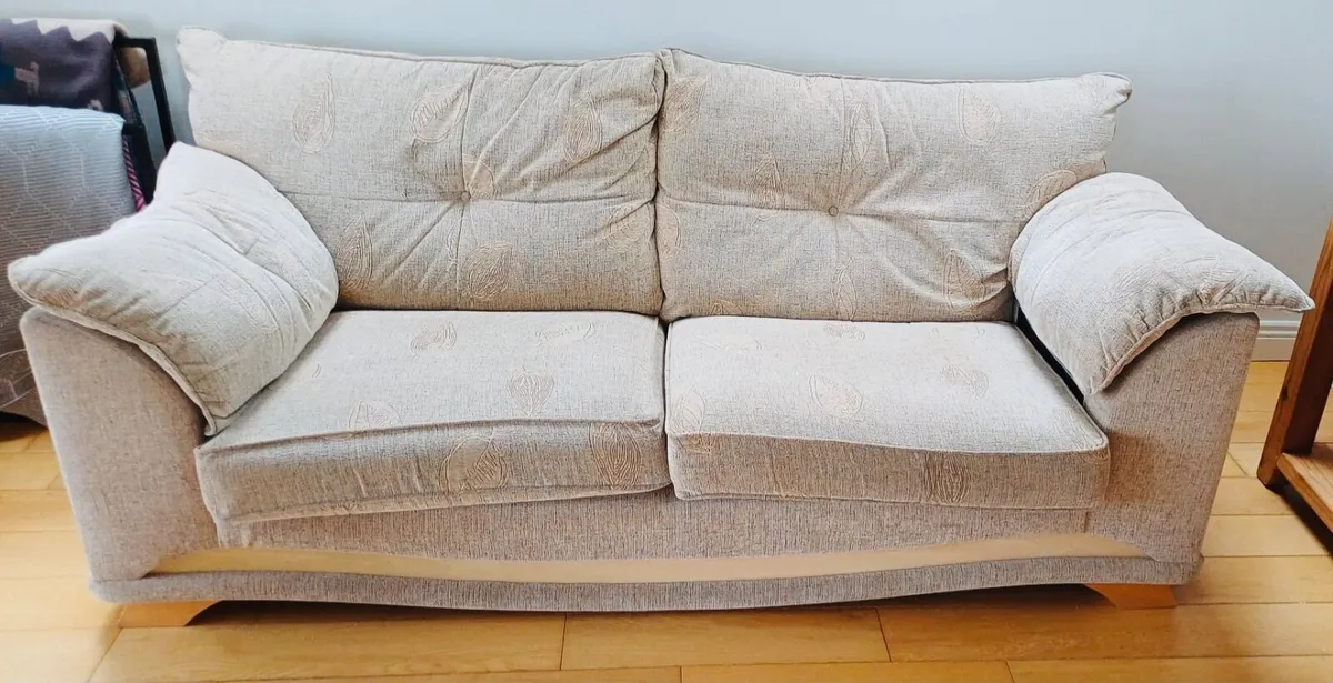 Suite of couches - 4, 2 & 1!! - Image 1