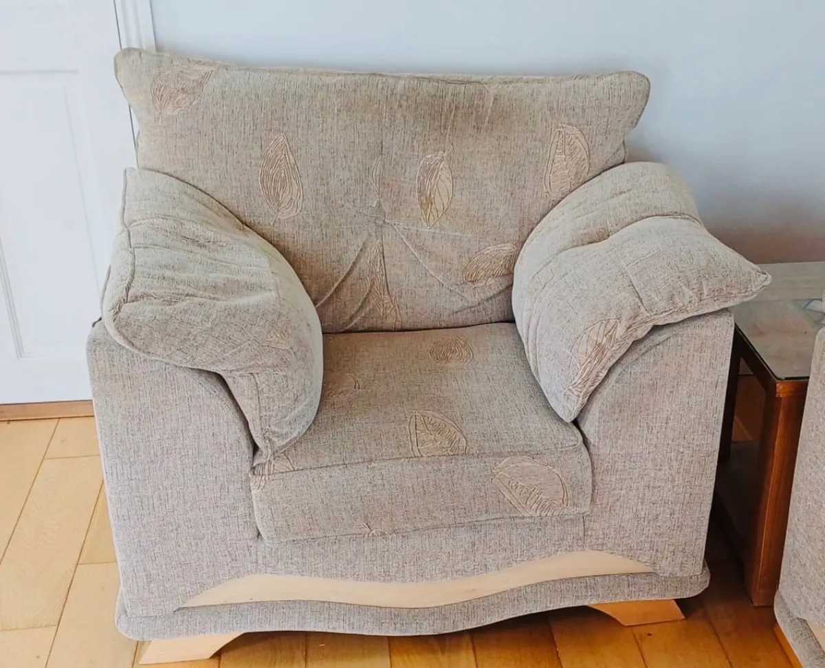 Suite of couches - 4, 2 & 1!! - Image 3