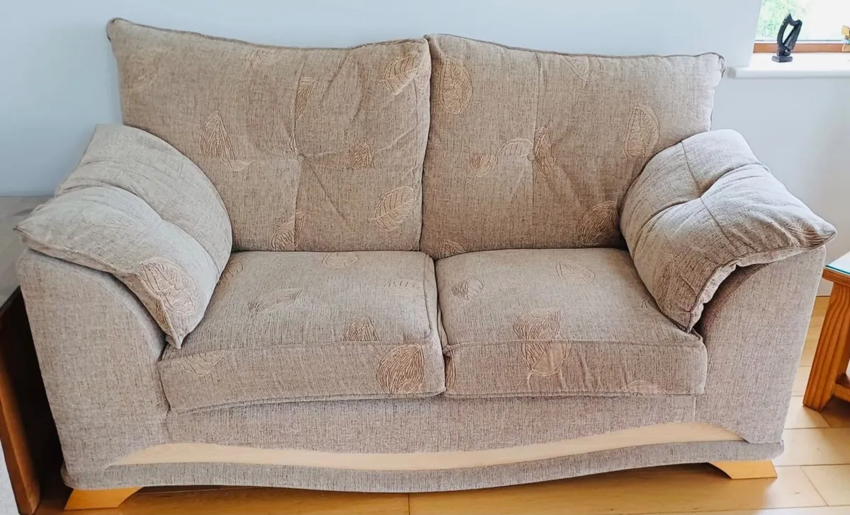 Suite of couches - 4, 2 & 1!! - Image 2